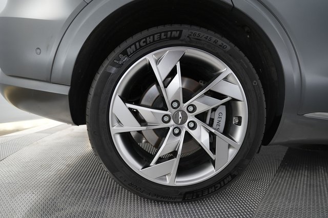 2023 Genesis Electrified GV70 — photo 16 of 22
