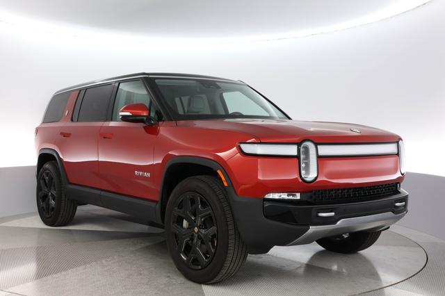 2024 Rivian R1S — photo 9 of 24