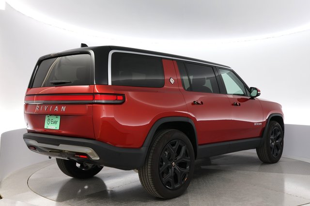 2024 Rivian R1S — photo 2 of 24