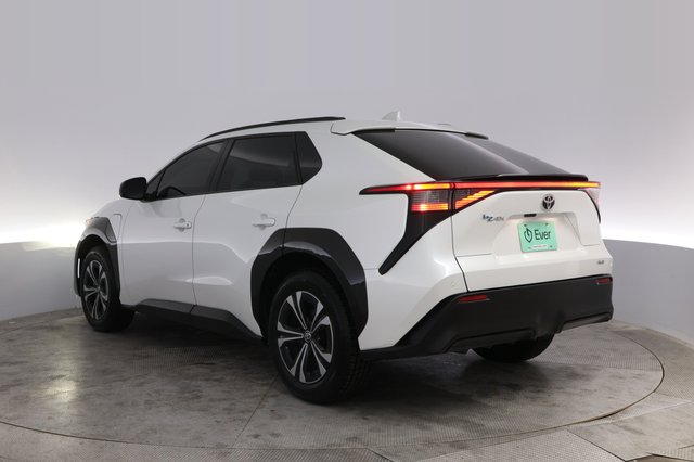 2023 Toyota bZ4X — photo 13 of 25