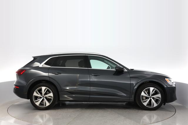2024 Audi Q8 e-tron — photo 10 of 22