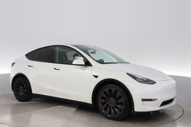 2024 Tesla Model Y — photo 11 of 32