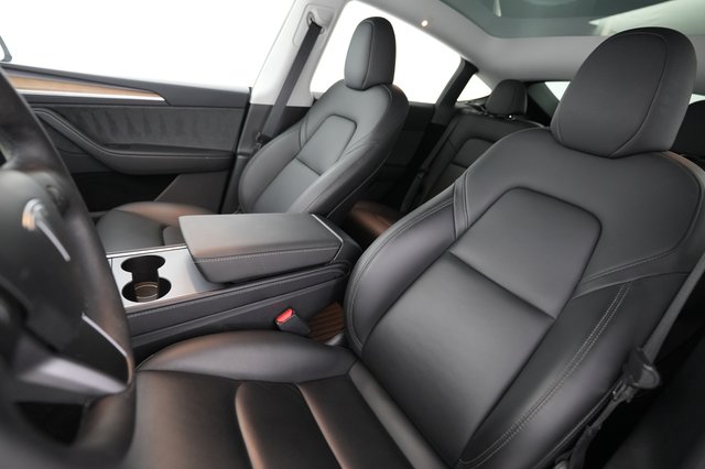 2024 Tesla Model Y — photo 3 of 32