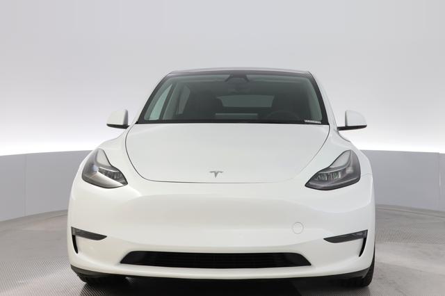 2024 Tesla Model Y — photo 9 of 32