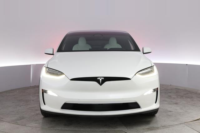 2022 Tesla Model X — photo 9 of 26