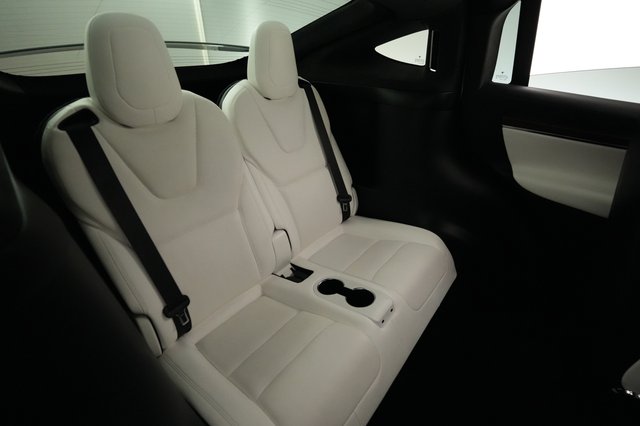 2022 Tesla Model X — photo 21 of 26