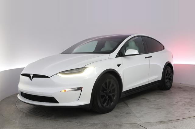 2022 Tesla Model X — VIN 7SAXCBE52NF328635