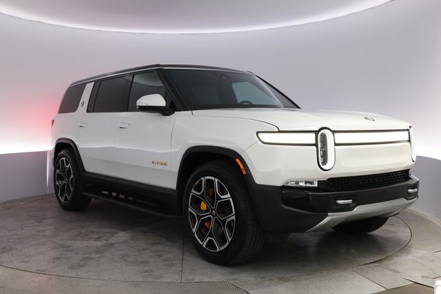 2023 Rivian R1S — photo 10 of 33