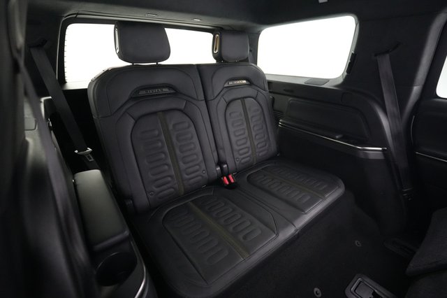 2023 Rivian R1S — photo 21 of 33