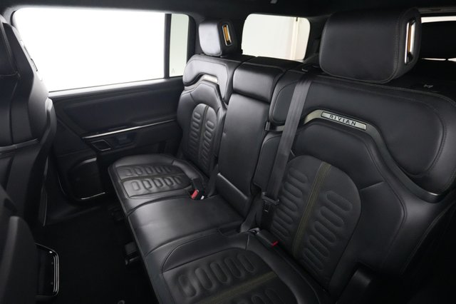 2023 Rivian R1S — photo 19 of 33