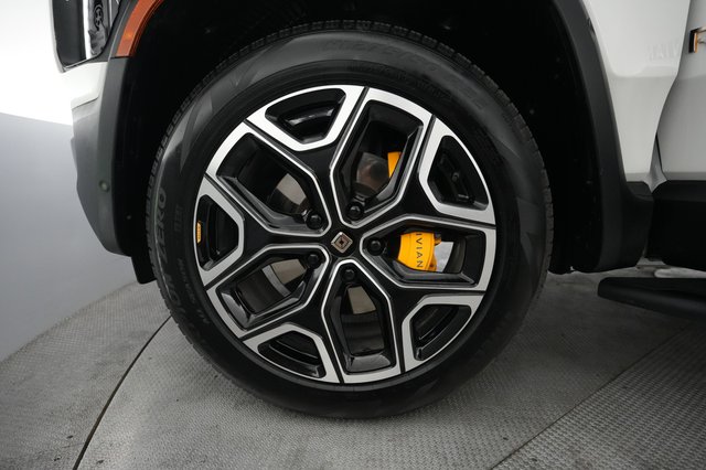 2023 Rivian R1S — photo 15 of 33