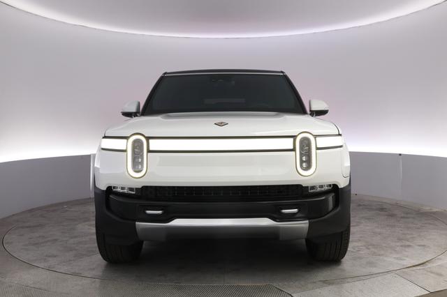 2023 Rivian R1S — photo 9 of 33