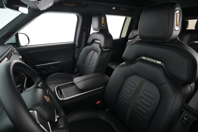 2023 Rivian R1S — photo 3 of 33
