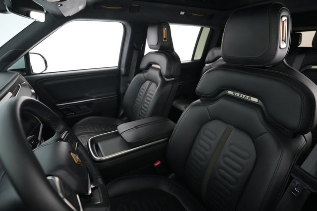 2023 Rivian R1S — photo 3 of 33