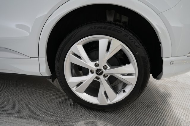 2023 Audi Q4 e-tron — photo 17 of 20