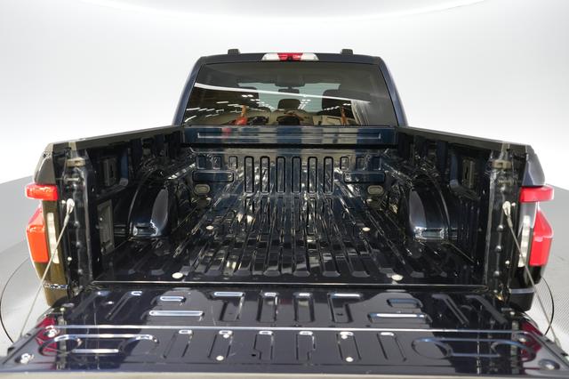 2023 Ford F-150 Lightning — photo 6 of 15