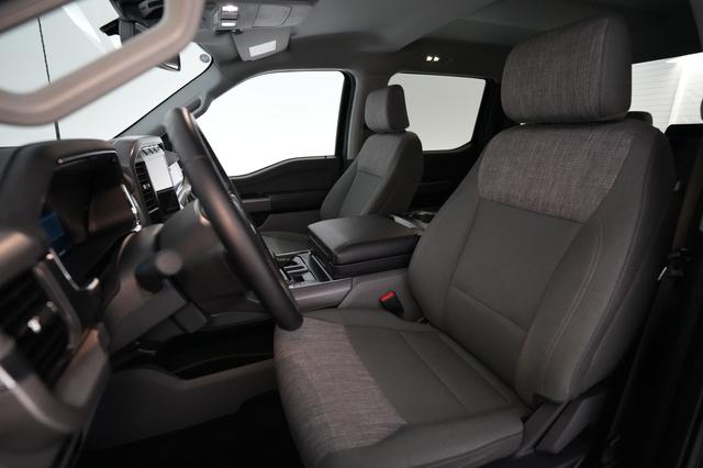 2023 Ford F-150 Lightning — photo 3 of 15
