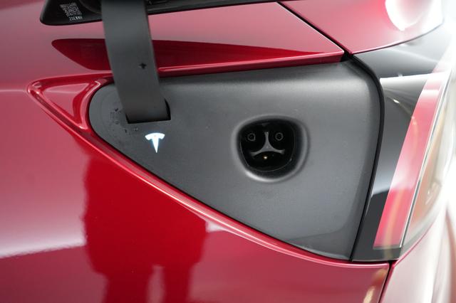 2024 Tesla Model 3 — photo 8 of 21