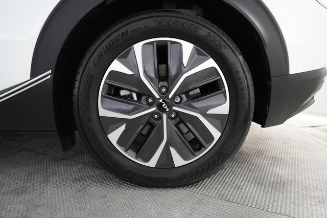 2024 Kia EV6 — photo 7 of 22
