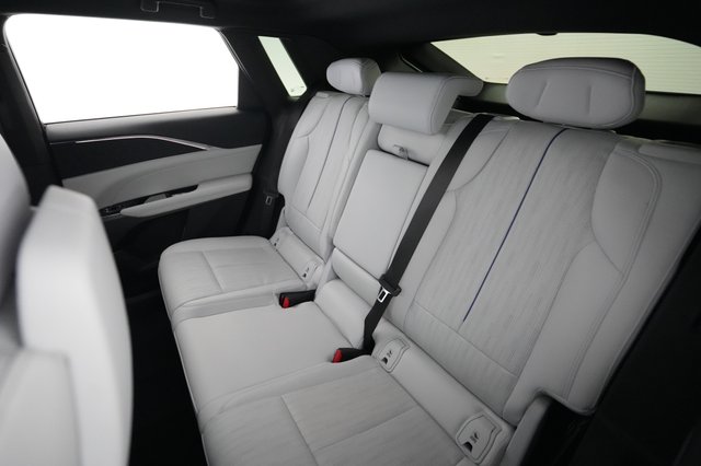 2024 Cadillac Lyriq — photo 19 of 21