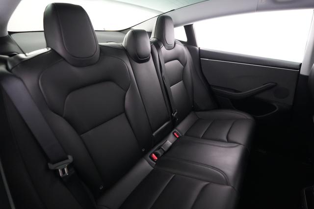 2025 Tesla Model 3 — photo 4 of 24