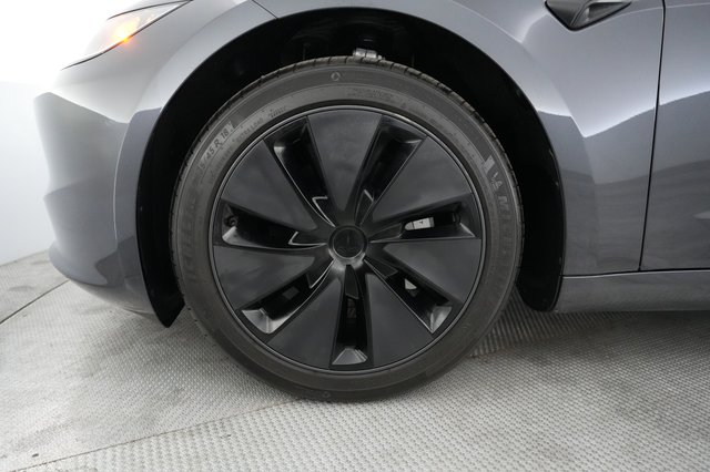 2025 Tesla Model 3 — photo 15 of 24