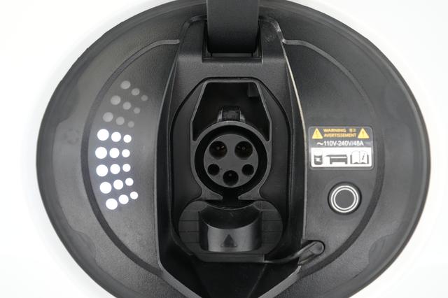 2023 Genesis GV60 — photo 8 of 19