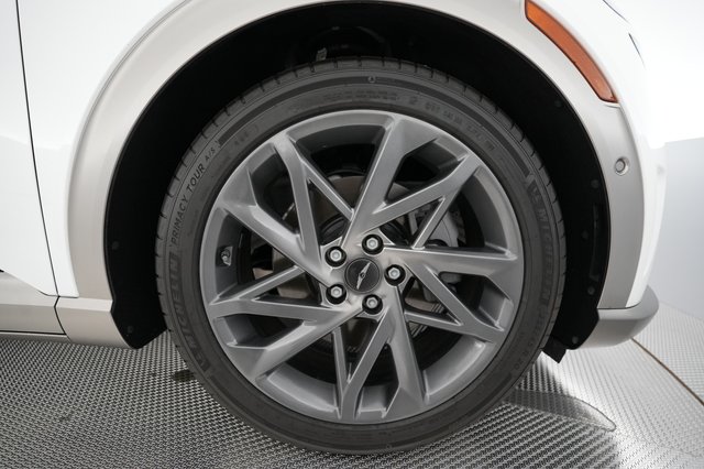 2023 Genesis GV60 — photo 14 of 19