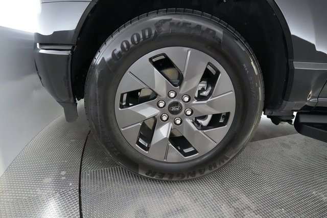2024 Ford F-150 Lightning — photo 7 of 18