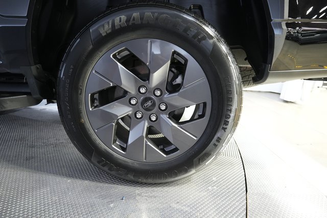 2024 Ford F-150 Lightning — photo 9 of 18