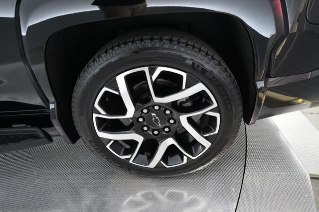 2024 Chevrolet Silverado EV — photo 9 of 18