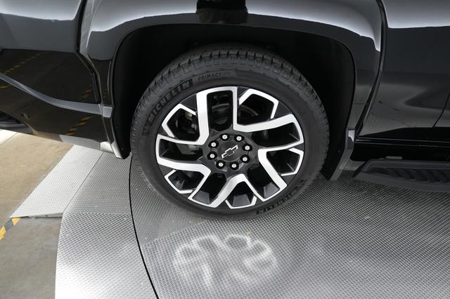 2024 Chevrolet Silverado EV — photo 10 of 18