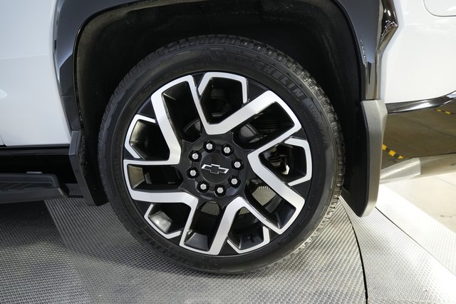 2024 Chevrolet Silverado EV — photo 11 of 18