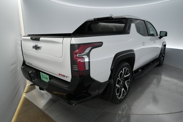2024 Chevrolet Silverado EV — photo 2 of 18