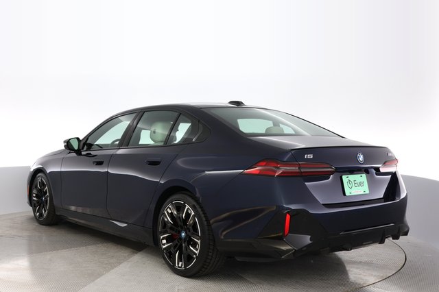 2024 BMW i5 — photo 13 of 22