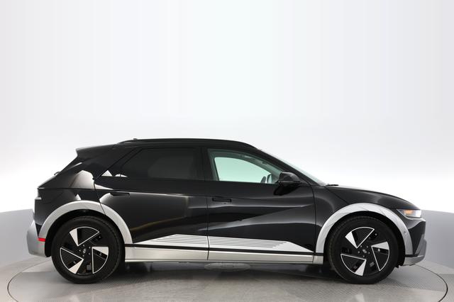 2025 Hyundai IONIQ 5 — photo 10 of 22