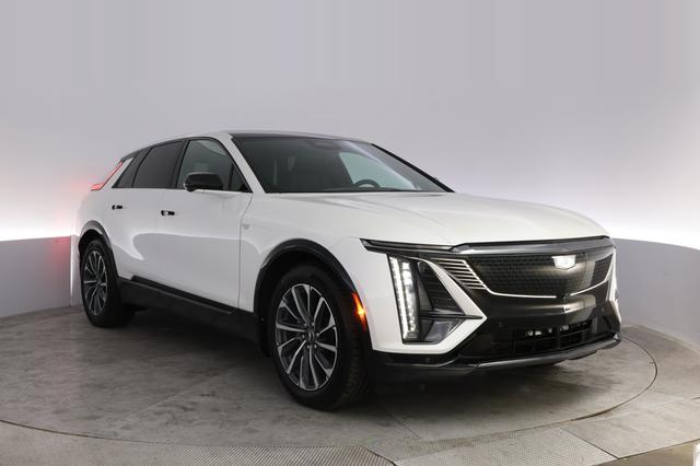 2024 Cadillac Lyriq — photo 10 of 23