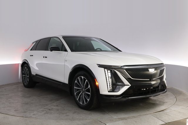 2024 Cadillac Lyriq — photo 10 of 23