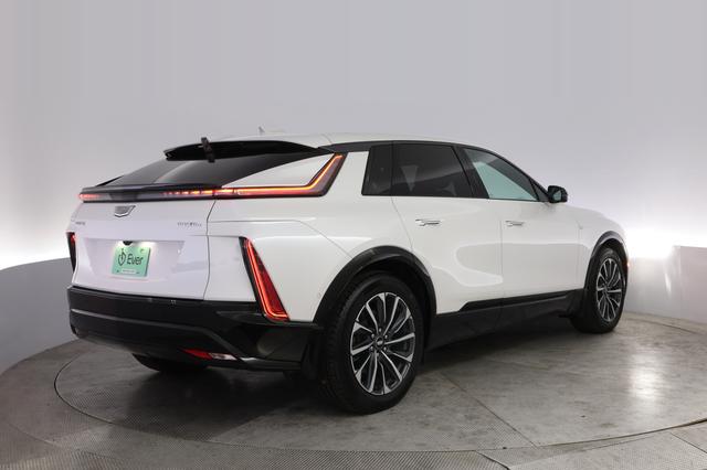 2024 Cadillac Lyriq — photo 2 of 23