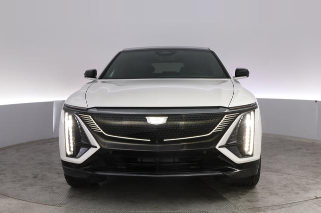 2024 Cadillac Lyriq — photo 9 of 23