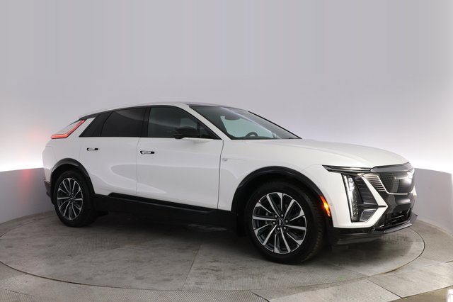 2024 Cadillac Lyriq — photo 11 of 23