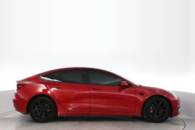 2022 Tesla Model 3 — photo 10 of 22