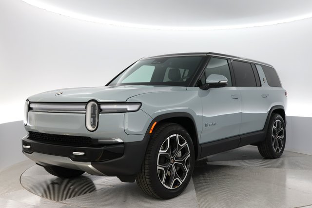 2025 Rivian R1S — VIN 7PDSGBBA0SN047808