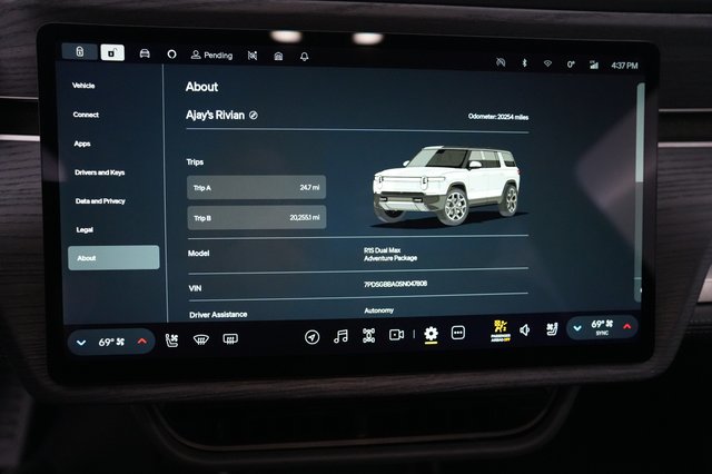 2025 Rivian R1S — photo 5 of 21