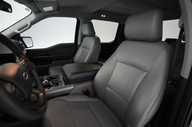 2023 Ford F-150 Lightning — photo 3 of 15
