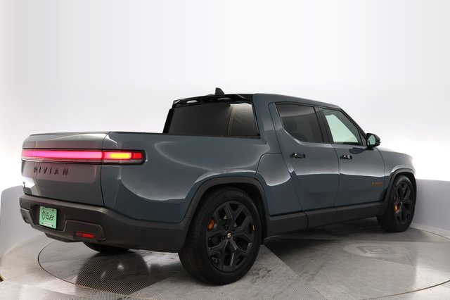 2025 Rivian R1T — photo 2 of 22