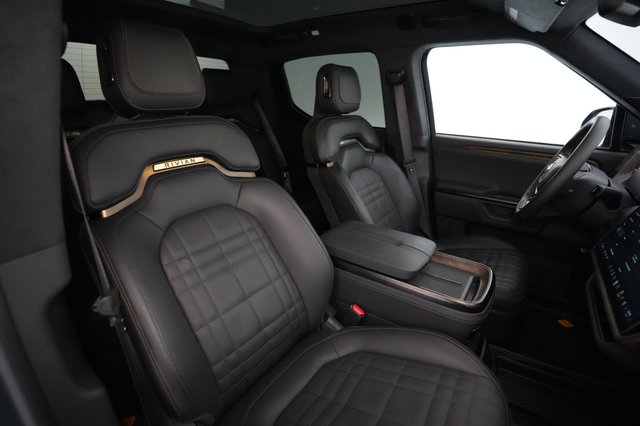 2025 Rivian R1T — photo 18 of 22