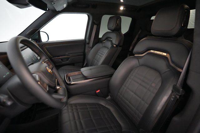 2025 Rivian R1T — photo 3 of 22