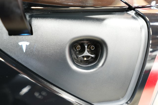 2023 Tesla Model 3 — photo 8 of 24