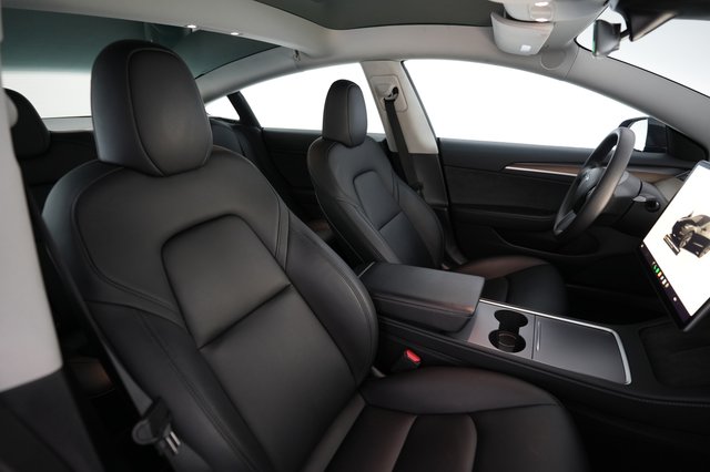 2023 Tesla Model 3 — photo 18 of 24